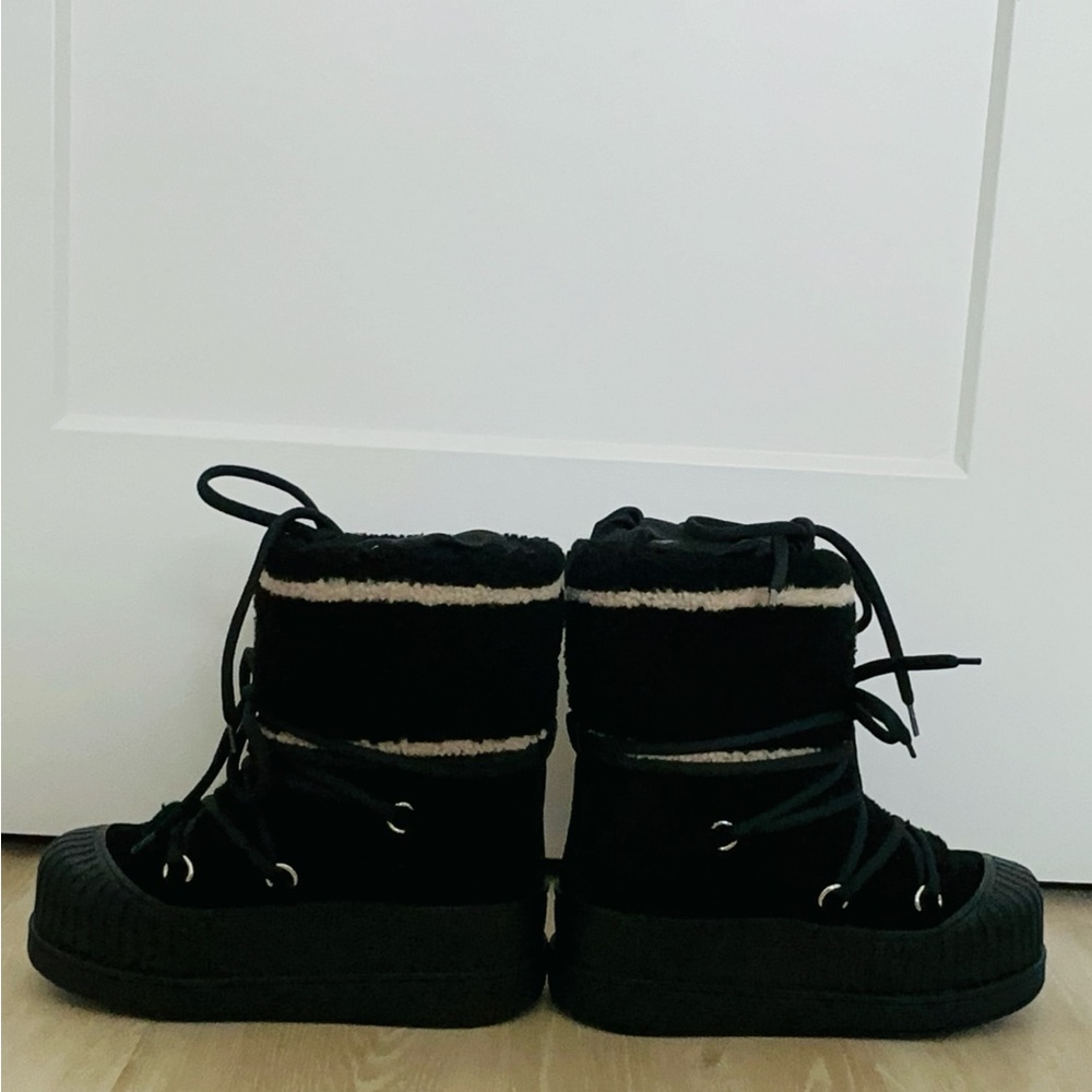 Louis Vuitton Monogram Shearling Snow Boots - Picture 4 of 10